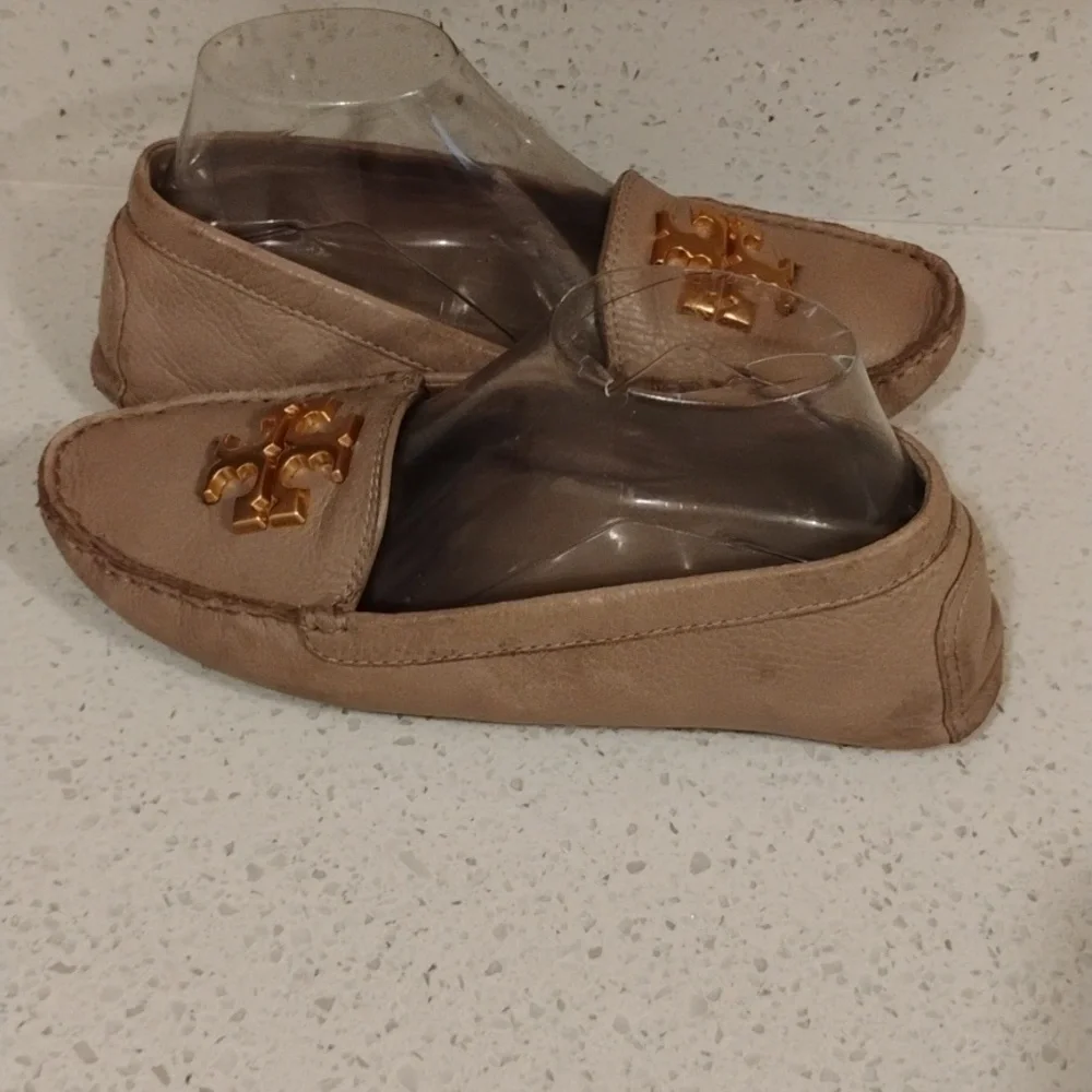 Tory Burch Beige Loafers with Gold Emblem - Picture 3 of 6